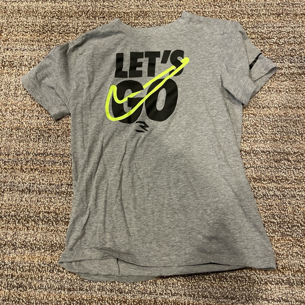 Nike Gray and Yellow Short Sleeve Tee